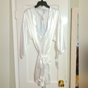 Bridal robe and nightgown (Mrs)